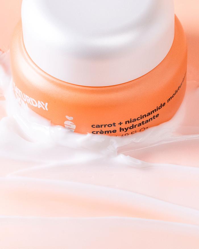 Carrot + Niacinamide Moisturizing Cream Lifestyle Image