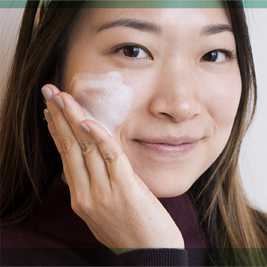 The Right Way To Use Tea Tree Oil to Treat Acne
