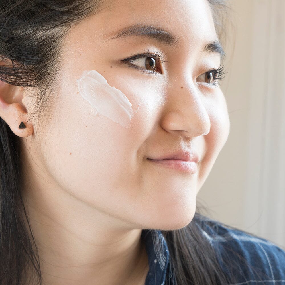 The Difference Between Hydrating and Moisturizing Products