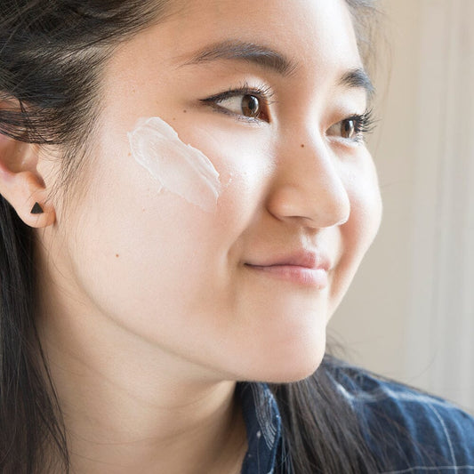 The Difference Between Hydrating and Moisturizing Products