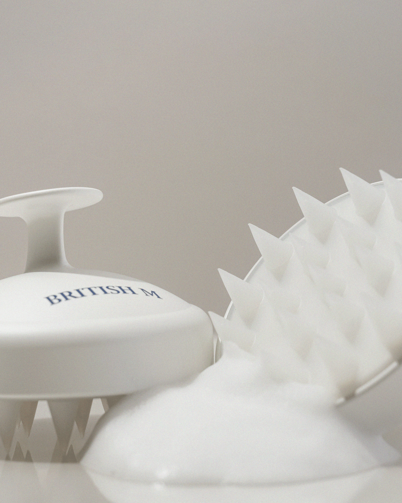 British M Scalp Massage Brush - Thumbnail 4
