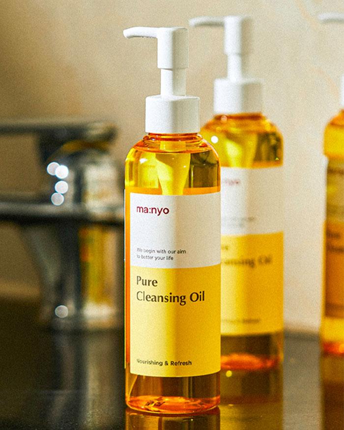Pure Cleansing Oil Lifestyle Image