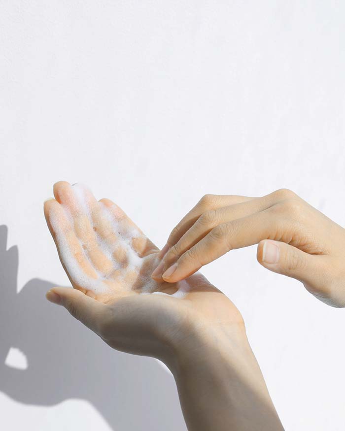 Brillie Hand Wash - foam on hands 
